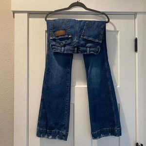 Wrangler High Rise Boot Cut - Size 26x32
